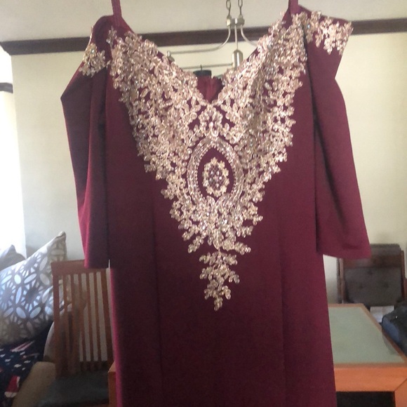 Holiday elegant Formal Party Dress or Gown. Floor length - Picture 3 of 9